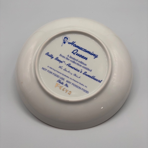 Danbury Mint Betty Boop Homecoming Queen Football Collector's Plate - Picture 5 of 8